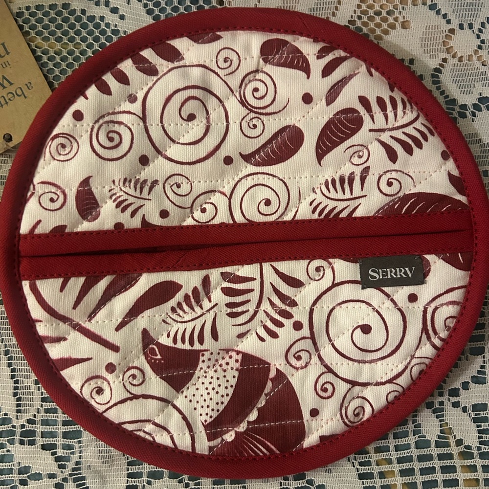 4/$20🌷SERRV Kantha Red & White Fair Trade Pot Holder / Oven Mitt for Kitchen❤️